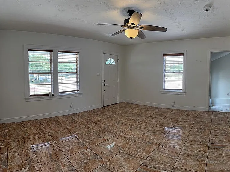 702 W Peninsular St — Photo 3