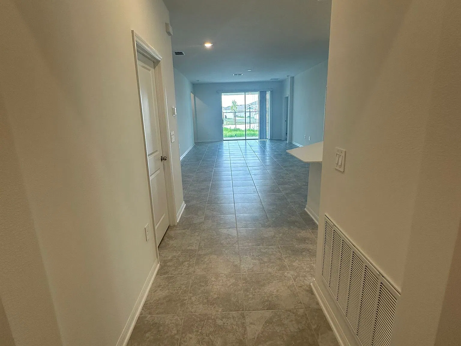 3 bed, 2000 sqft, $1,850 — Photo 3