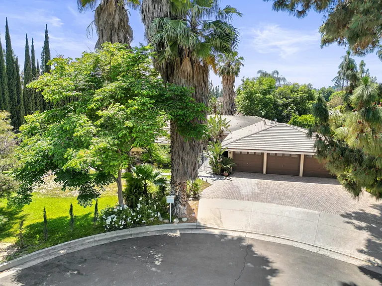10307 Donna Ave — Photo 12