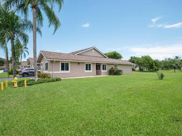 5200 W Lakes Dr, Deerfield Beach, FL 33442