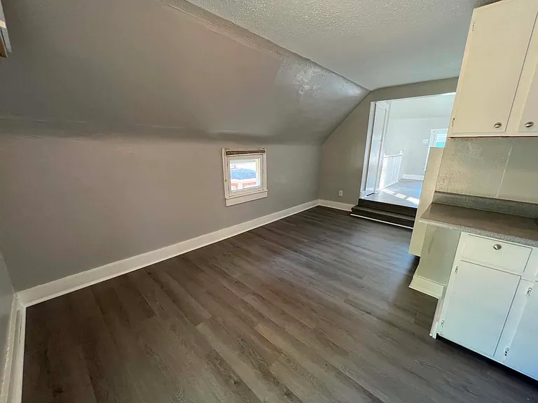 338 E Reynolds St — Photo 6
