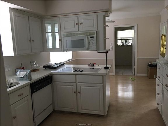 2nd image of 602 Val Lena Dr