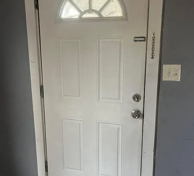 926 W Nelson St — Photo 14