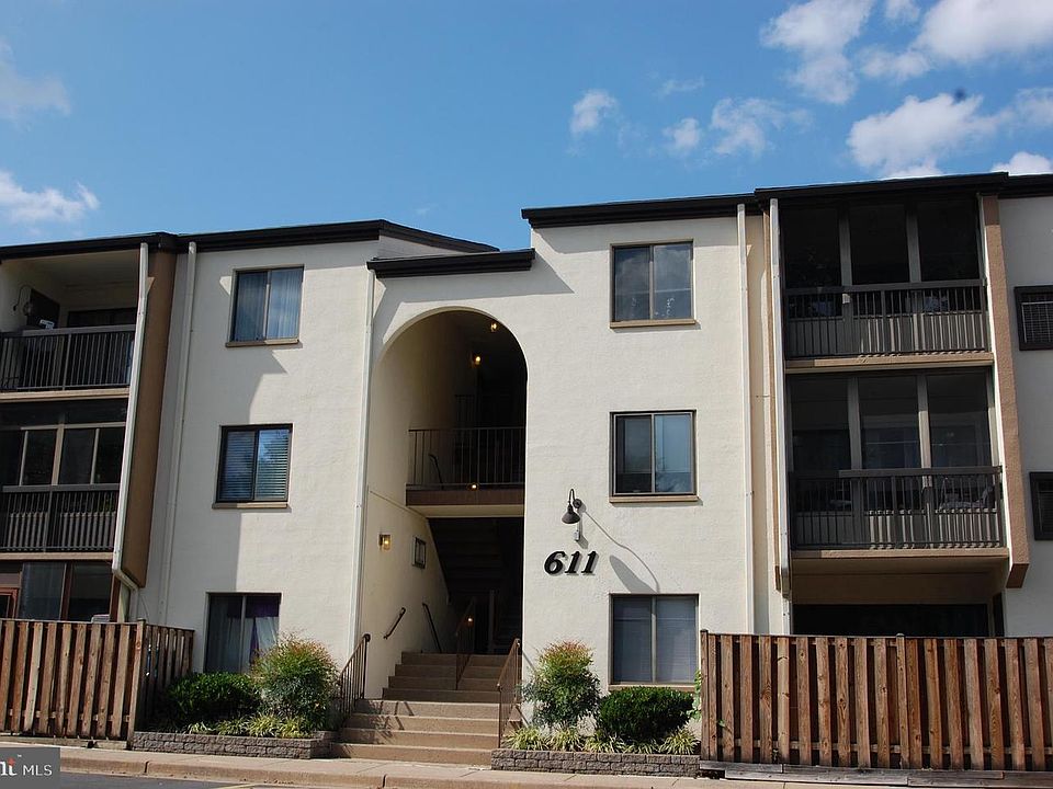 1st image of 611 Center St APT 202