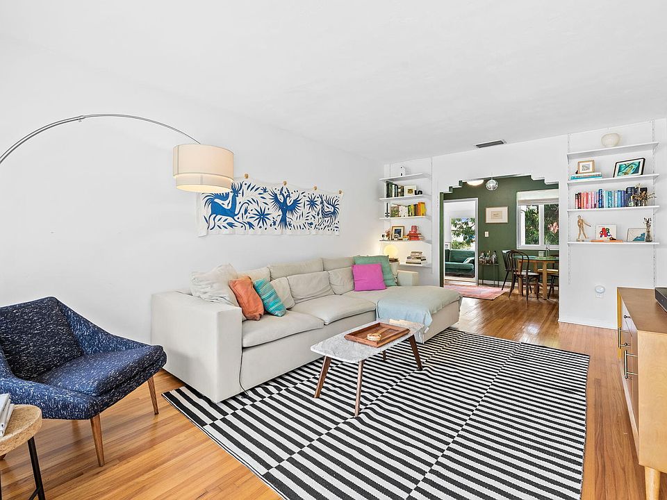 1st image of 2135 SW 26th Street