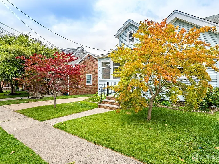 48 Johnson Pl — Photo 2