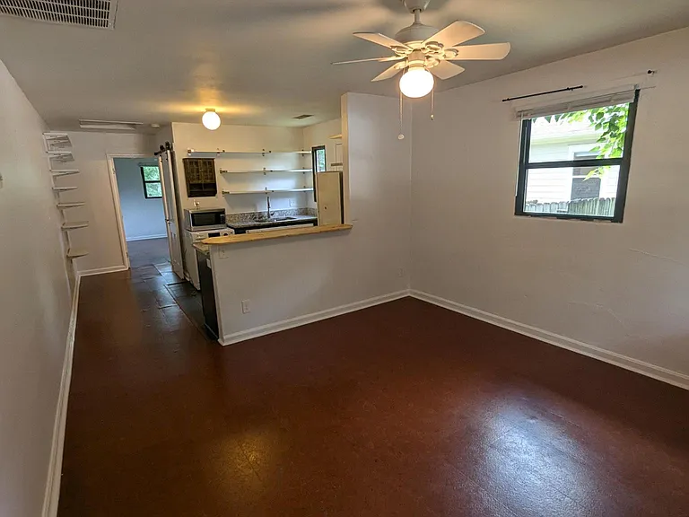 821 Marcus St SE — Photo 4
