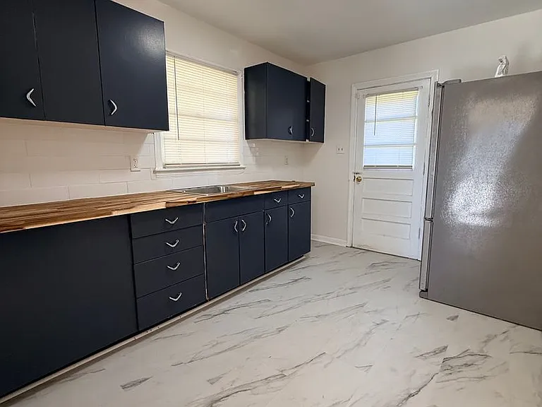 1817 Texas Ct — Photo 5