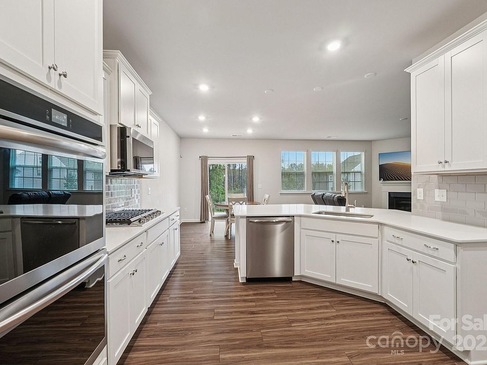 1st image of 299 Hamptons Cove Rd