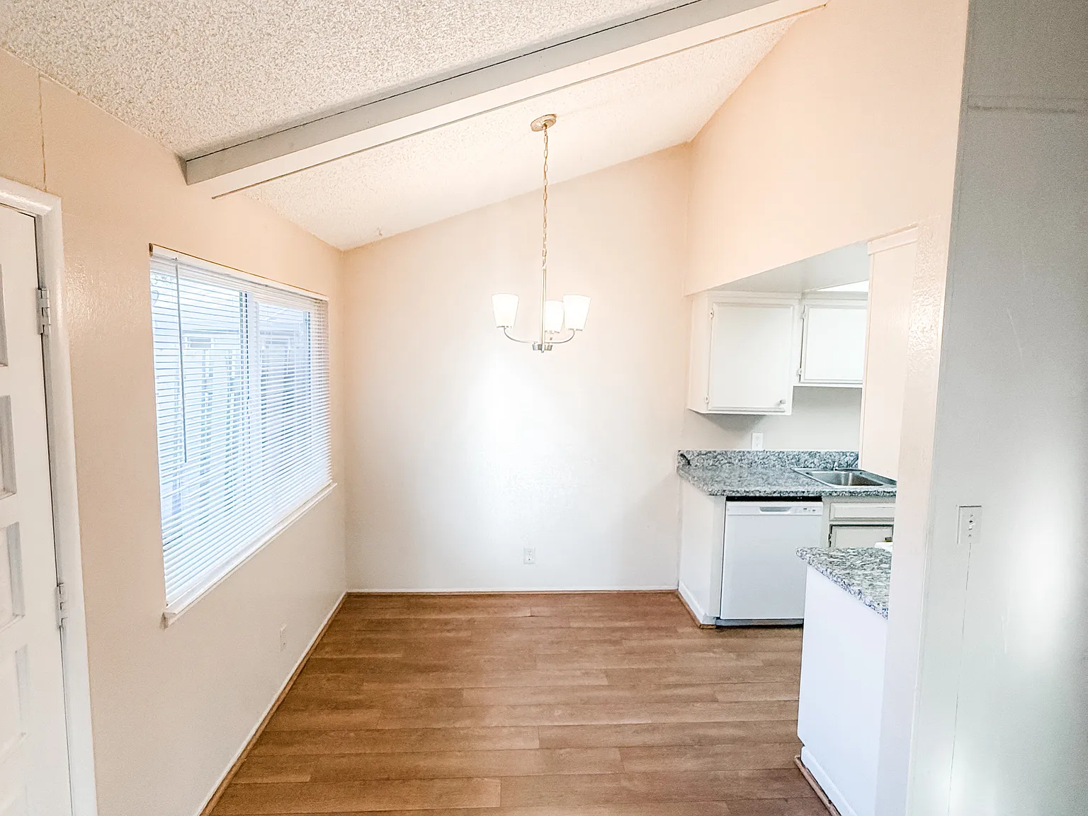 2 bed, 900 sqft, $1,750 — Photo 3