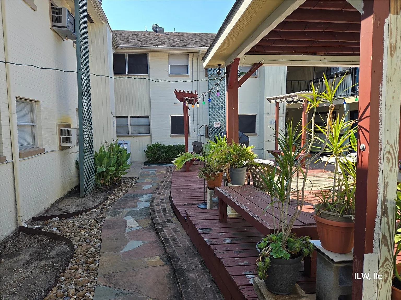 1 bed, 1.0 bath, 567 sqft, $885 — Photo 3