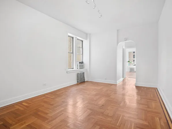 811 Walton Avenue image 3 of 7