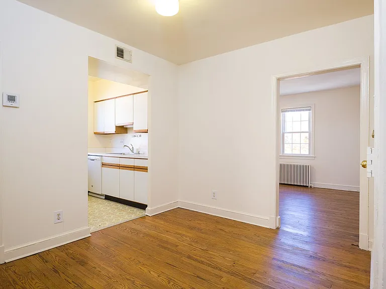 2346 40th St NW — Photo 33