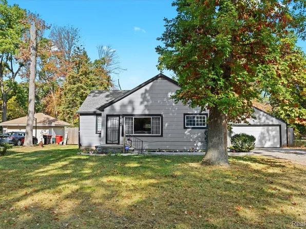 21130 8 1/2 Mile Rd, Southfield, MI 48075