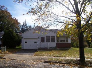 5 Morning Glory Ct, Toms River, NJ 08755