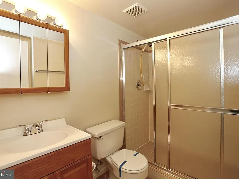 2215 N Somerset St — Photo 22
