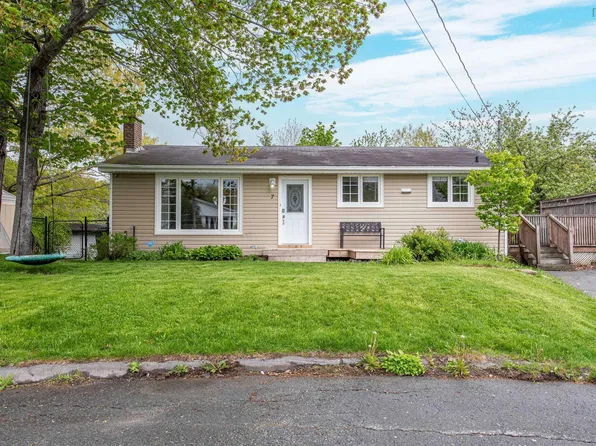 7 Karen Ct, Halifax, NS B2X 2K1
