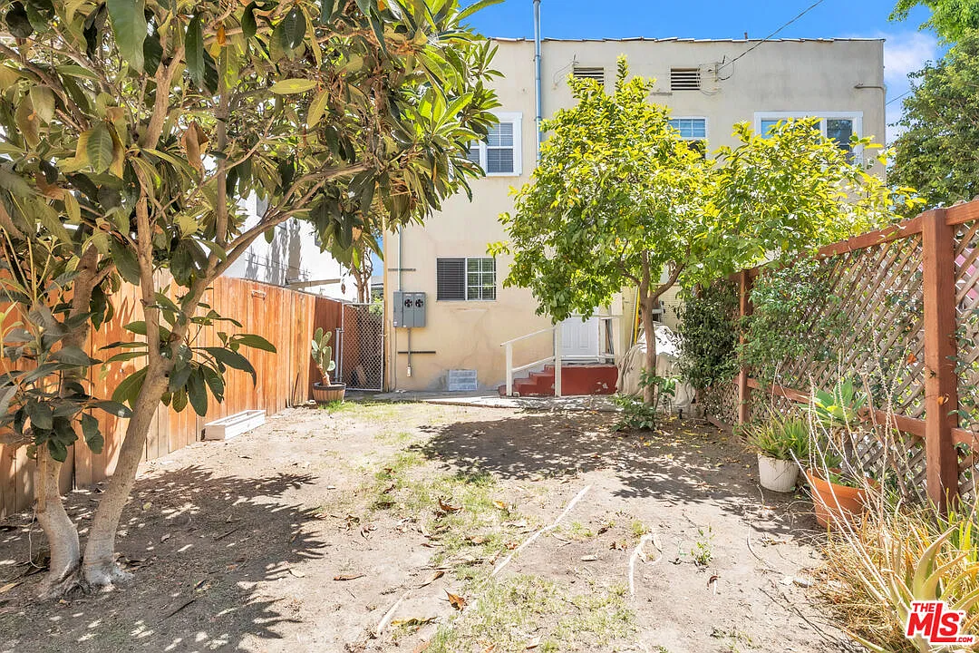 3 bed, 2.0 bath, 1250 sqft, $4,250 — Photo 4