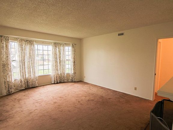 5th image of 400 S Fernwood St