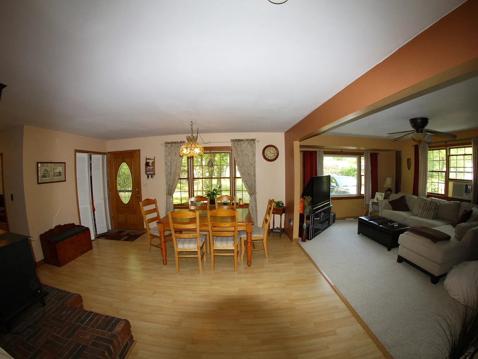 3 bed, 1.5 bath, 1349 sqft, $2,800 — Photo 2