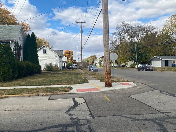5th image of 338 S Walnut St