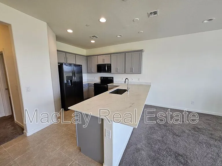 4061 E Pony Ln #101 — Photo 2