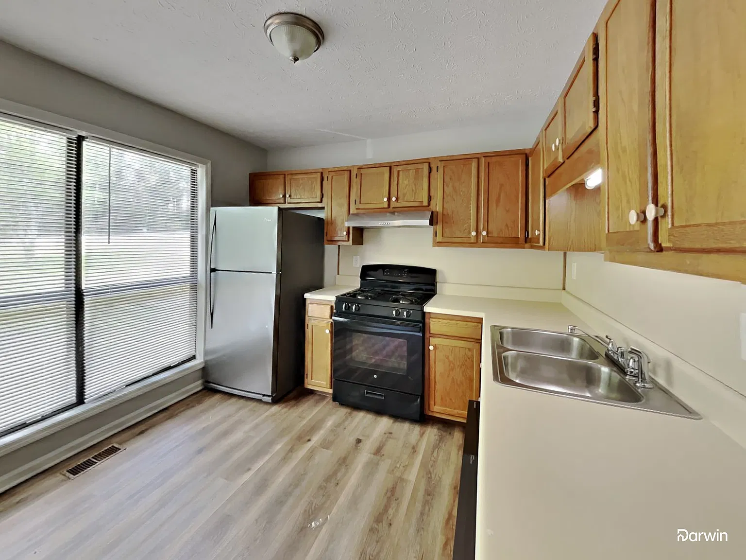 3 bed, 2.0 bath, 1138 sqft, $1,695 — Photo 2