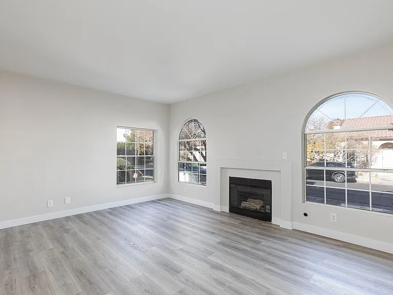2607 Glen Green Ave — Photo 8