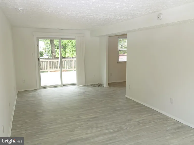 8406 Woodford Ct — Photo 16