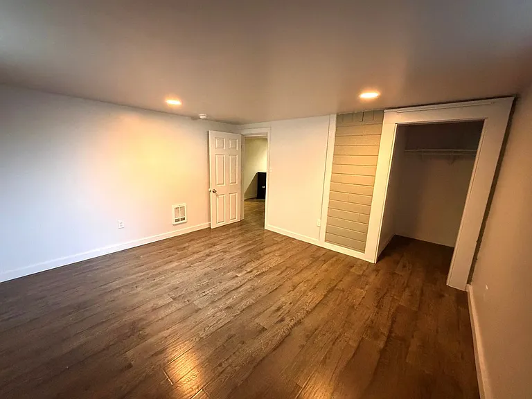 1802 Cedar St — Photo 4