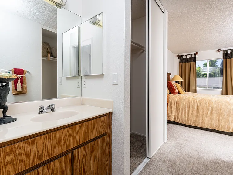 The Seasons Apartments — Photo 11
