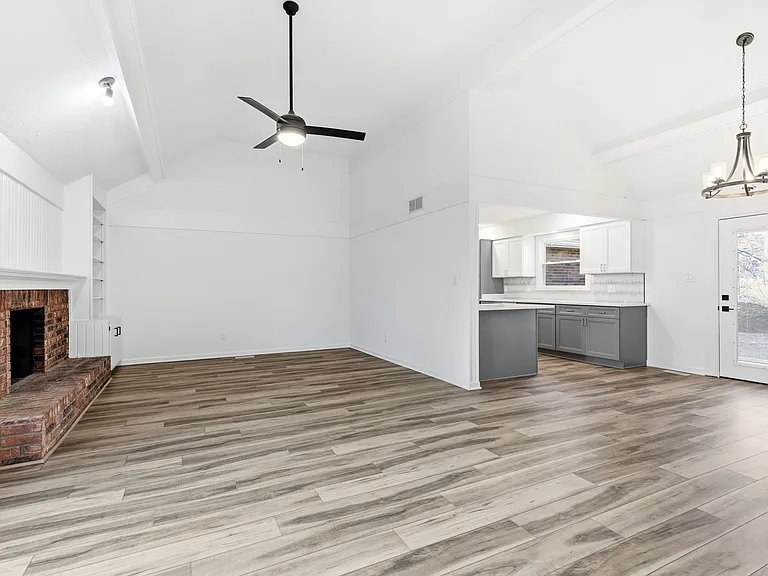 10712 Downing St — Photo 11