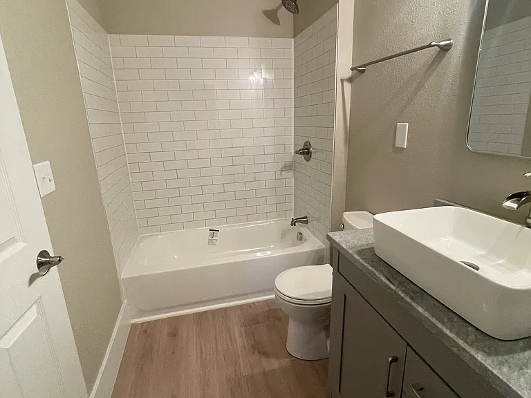 20 Colbrunn Ct #303 — Photo 8