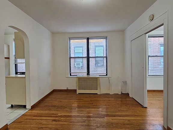 5th image of 3044 48th St Bsmt 1