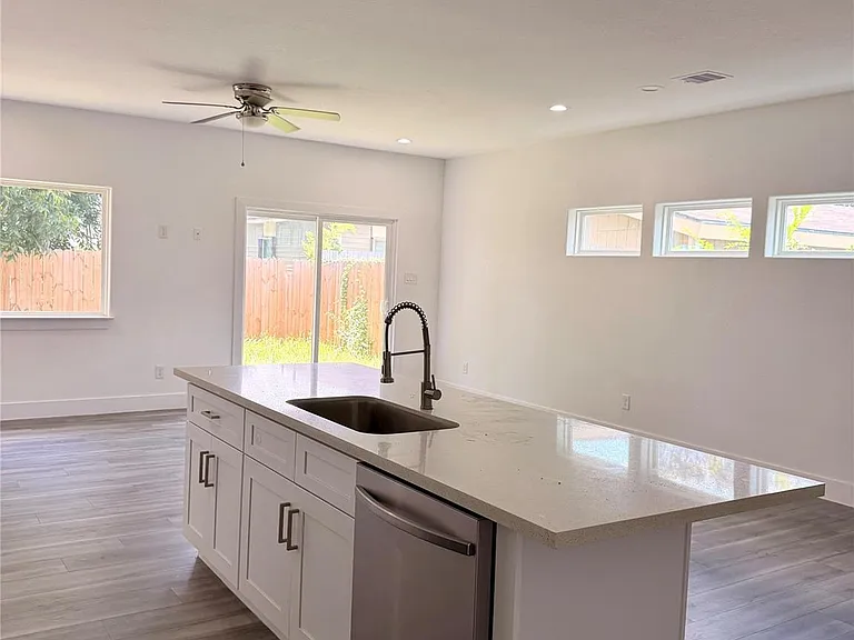 4436 Aledo St — Photo 3