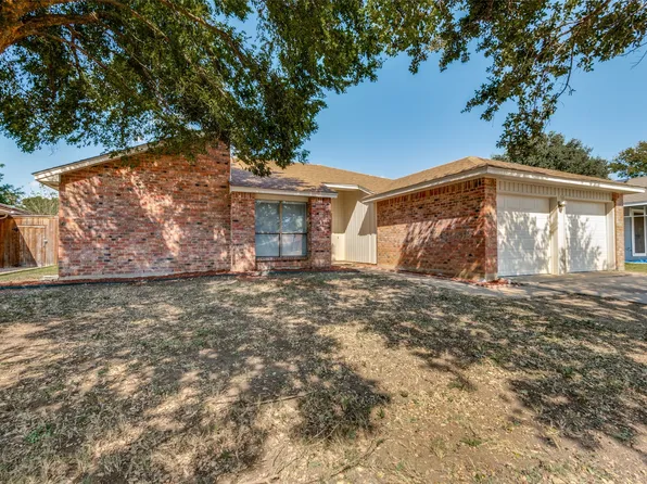 2670 Fairmont Dr, Grand Prairie, TX 75052