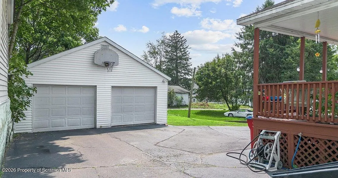 3 bed, 1.0 bath, 1430 sqft, $1,500 — Photo 3