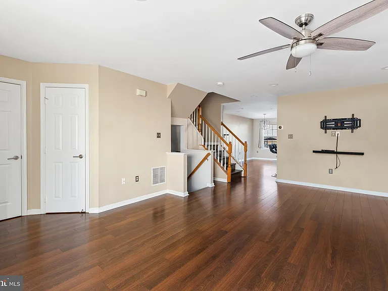 3343 Cape May Ct — Photo 6