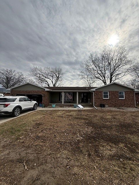 1st image of 815 Park Hills Dr
