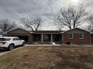 815 Park Hills Dr, Effingham, IL 62401