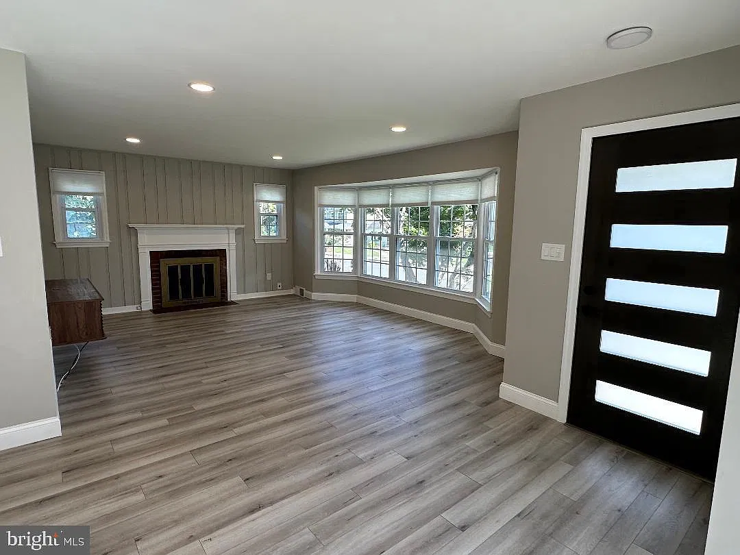 3 bed, 2.0 bath, 1108 sqft, $4,650 — Photo 3