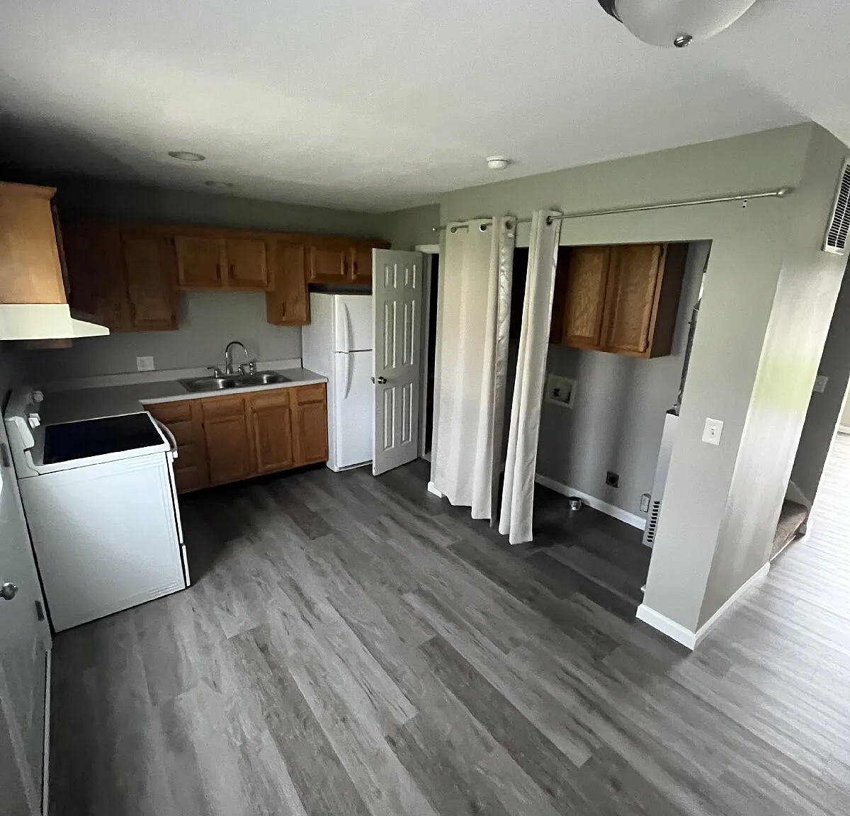 3 bed, 1.5 bath, 1204 sqft, $1,400 — Photo 2