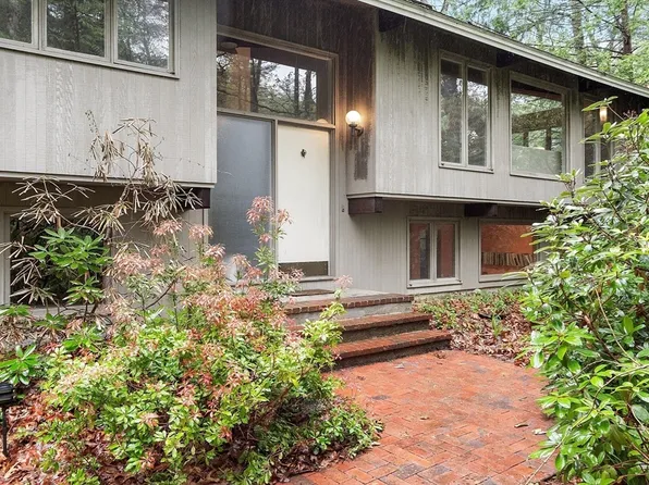8 Deerfoot Trl, Harvard, MA 01451