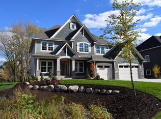 3020 Owasso Blvd S, Roseville, MN 55113