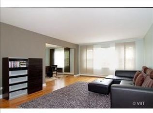 910 Washington St APT 2A, Evanston, IL 60202