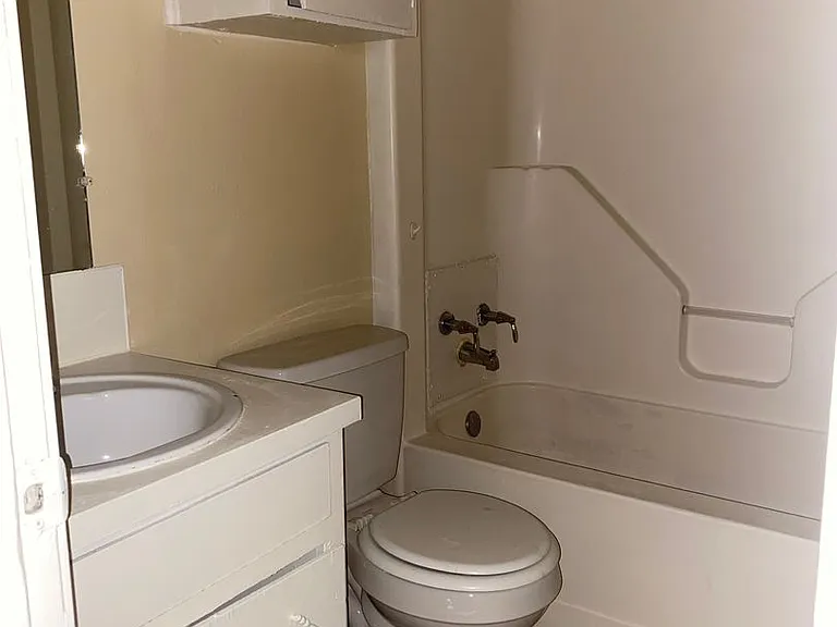 803 W Ave E #8 — Photo 9
