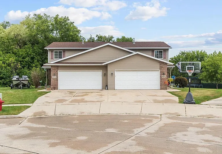 4632 Ridge Ct #4632 — Photo 3