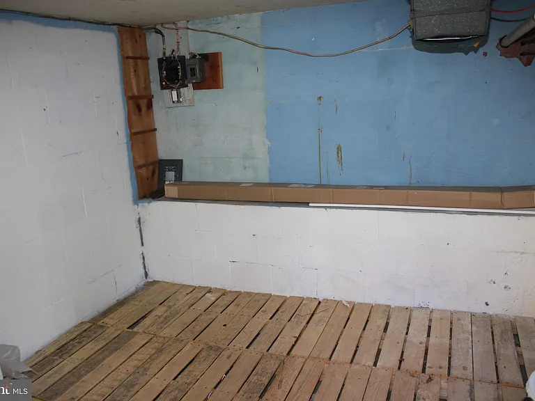 3718 Hill St — Photo 10