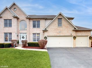 895 McCormick Ln, West Chicago, IL 60185