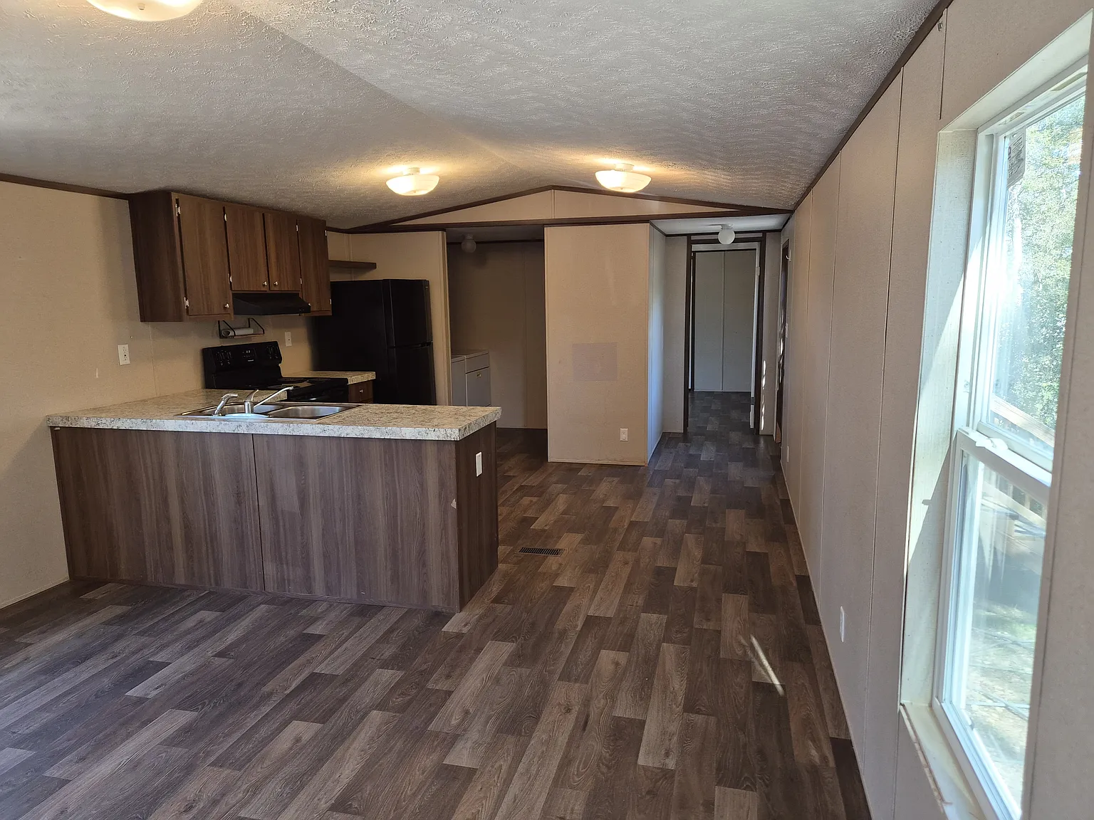 3 bed, 1000 sqft, $1,600 — Photo 4